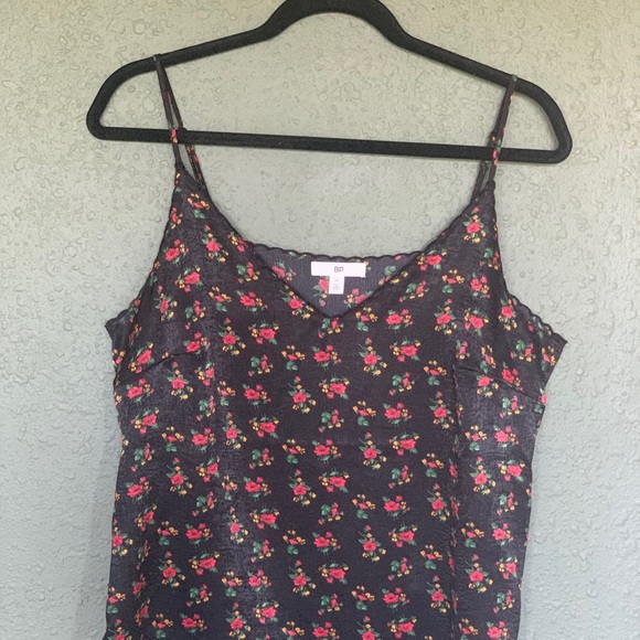 Summer tanks - Picture 6 of 7